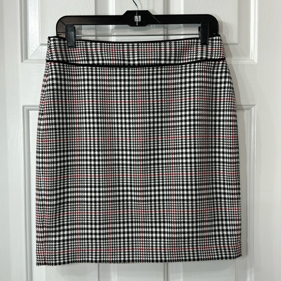 Banana Republic Dresses & Skirts - Banana Republic NWOT houndstooth skirt